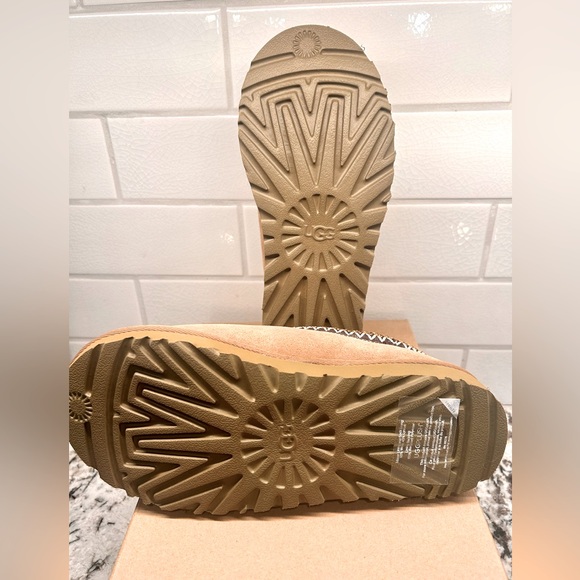 Ugg Tasman NIB/NWT - Chestnut (Women’s - various sizes) - Picture 14 of 14